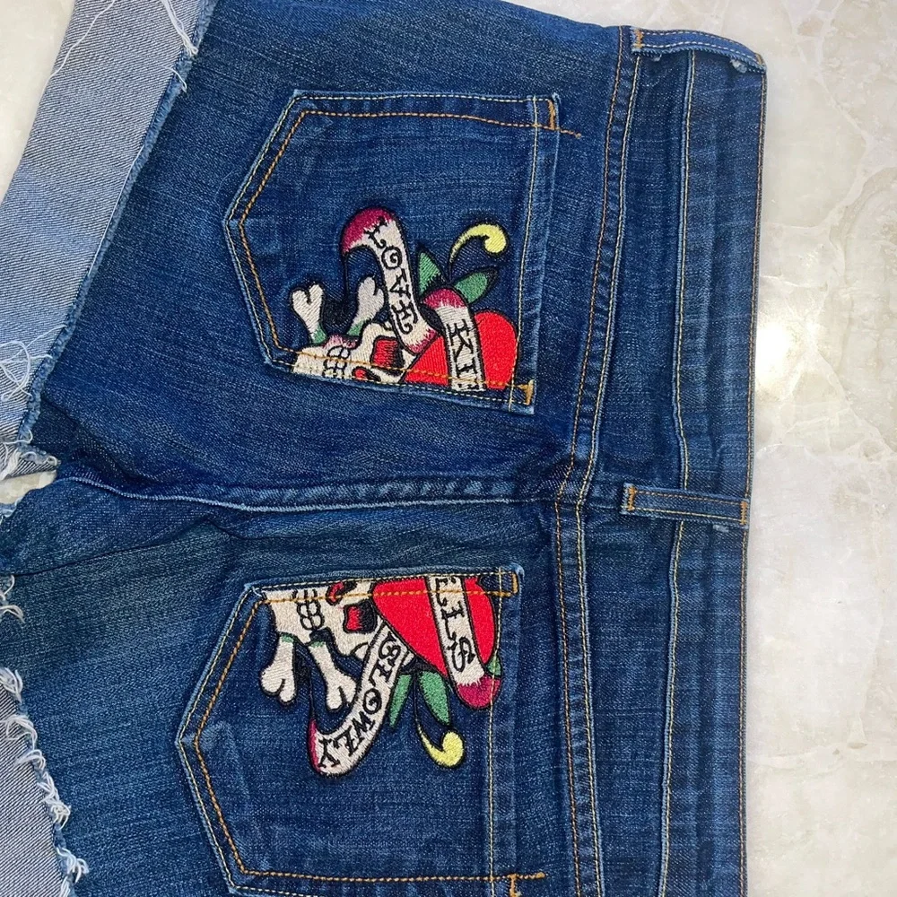 Ed Hardy Skull Heart Embroidered Denim Shorts Size 30 - Picture 8 of 16